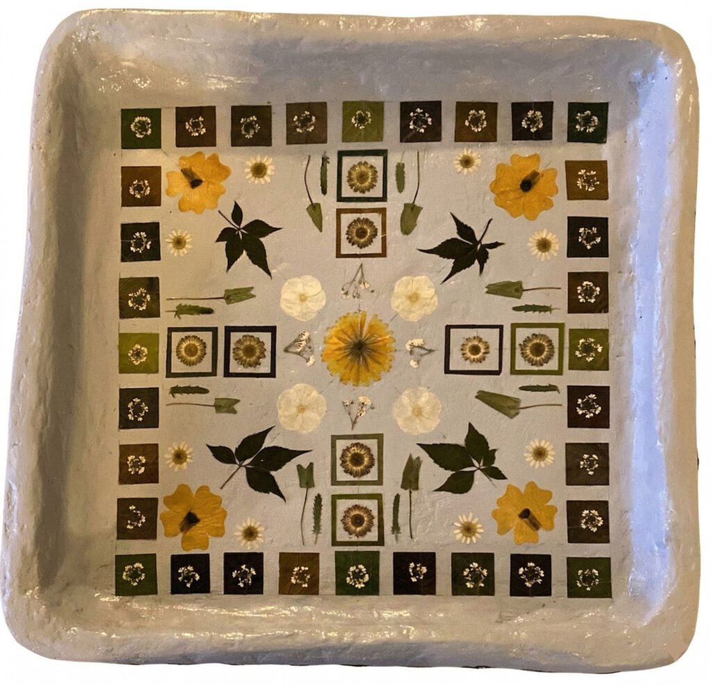 Schale Blatt und Blüte